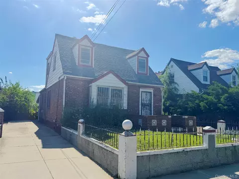 11442 204th St, New York, NY 11412