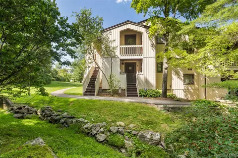 48 Overlook Cmns, Yorktown, NY 10598