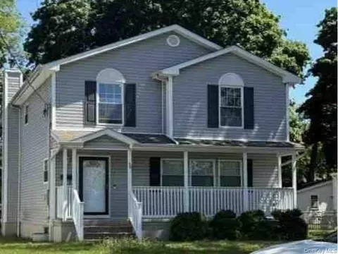 56 E Smith St, Amityville, NY 11701