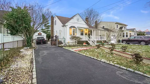 2496 Camp Ave, Bellmore, NY 11710