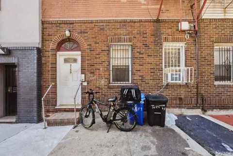 3159 Villa Ave, New York, NY 10468