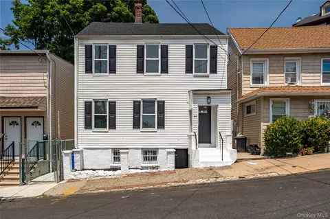 22 Grove St, Staten Island, NY 10304