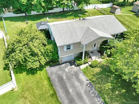 20 Woodridge Dr, Thiells, NY 10984