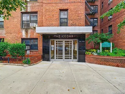64-00 Saunders St #5-C, Rego Park, NY 11374