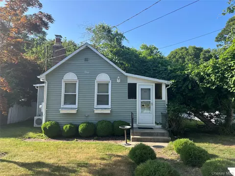 1 Saltaire Rd, Sound Beach, NY 11789