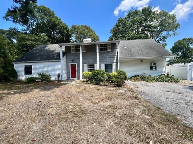 119 Holbrook Rd, Holbrook, NY 11741