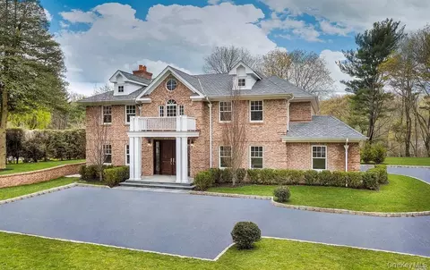 640 Bryant Ave, North Hempstead, NY 11576