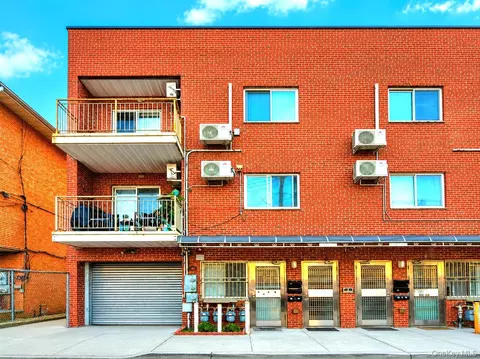 4210 164th St, Flushing, NY 11358