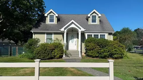 481 Atlantic St, East Northport, NY 11731