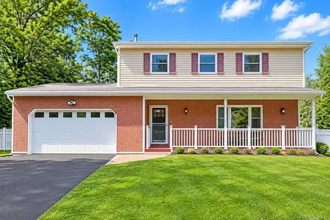 10 Pepperill Ct, Clarkstown, NY 10956
