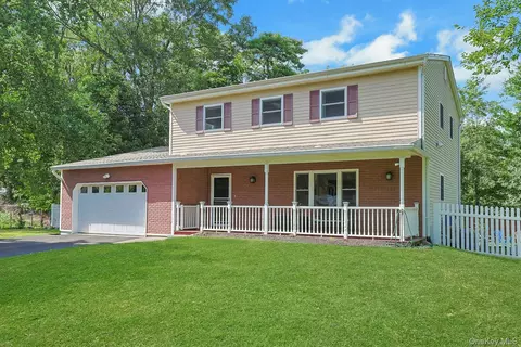 10 Pepperill Ct, Clarkstown, NY 10956