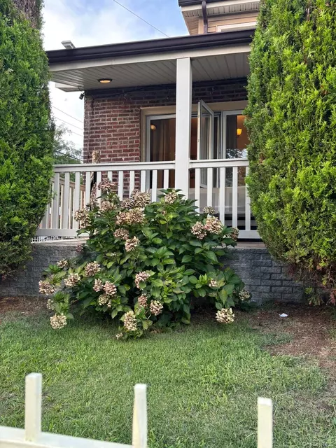 18103 145th Rd, Springfield Gardens, NY 11413