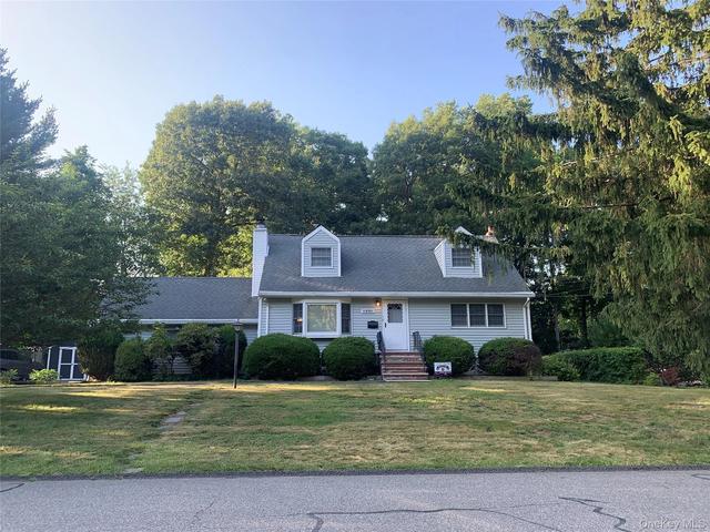 12 Short Hill Rd, Clarkstown, NY 10956