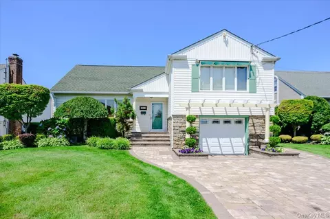 311 Blackheath Rd, Lido Beach, NY 11561