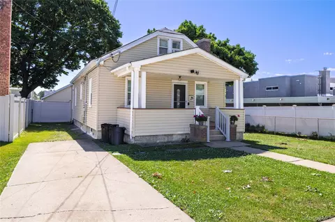 843 Davis Ave, Uniondale, NY 11553
