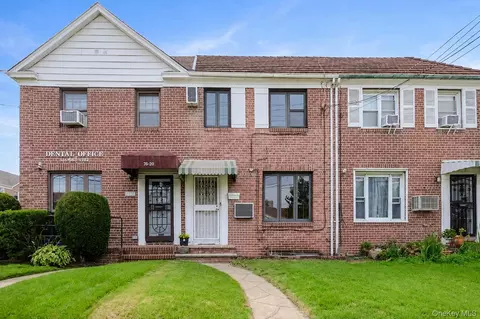 76-18 Utopia Pkwy, New York, NY 11366
