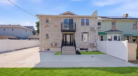 137-08 218th St, Laurelton, NY 11413