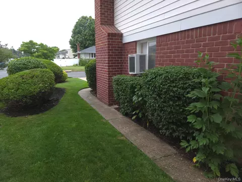 Exterior - 51 Eileen Ave, Plainview, NY 11803 photo 5 of 10