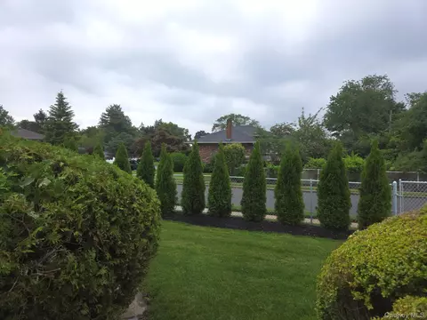 Exterior - 51 Eileen Ave, Plainview, NY 11803 photo 6 of 10