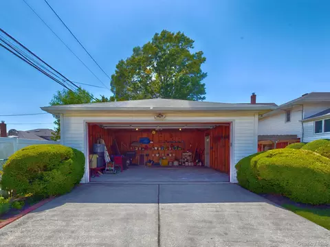 Exterior - 51 Eileen Ave, Plainview, NY 11803 photo 10 of 10