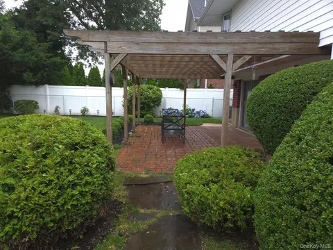 Exterior - 51 Eileen Ave, Plainview, NY 11803 photo 4 of 10