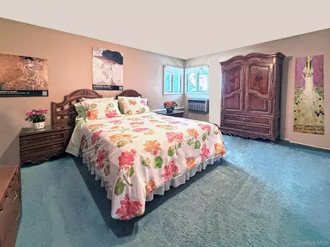 Bedroom - 51 Eileen Ave, Plainview, NY 11803 photo 1 of 6