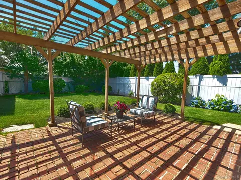 Exterior - 51 Eileen Ave, Plainview, NY 11803 photo 3 of 10