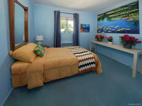 Bedroom - 51 Eileen Ave, Plainview, NY 11803 photo 5 of 6