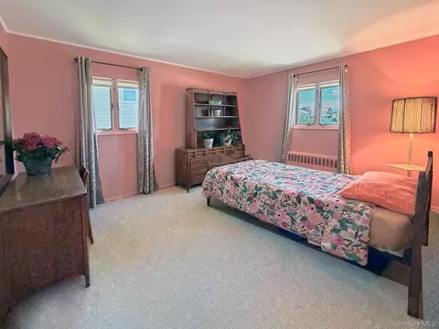 Bedroom - 51 Eileen Ave, Plainview, NY 11803 photo 3 of 6