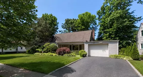 20 Ramsey Rd, North Hempstead, NY 11023