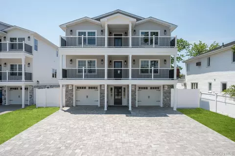 21 Island Pkwy N, Island Park, NY 11558