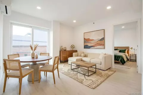 13450 Blossom Ave #4F, Flushing, NY 11355