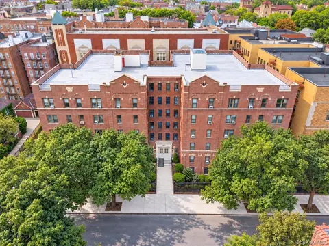 34-20 83rd St #3D, New York, NY 11372