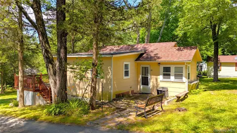 50 Glanhope Rd #21, East Fishkill, NY 12533