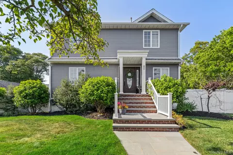 80 Central Blvd, Merrick, NY 11566