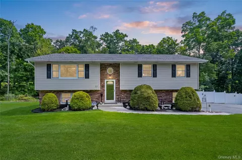 22 Old Ridge Rd, Warwick, NY 10990