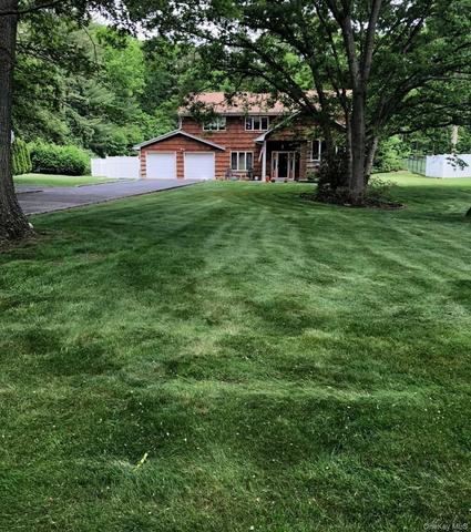 29 Wintergreen Dr, Melville, NY 11747