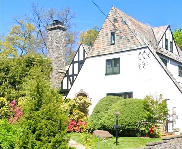 133 Bon Air Ave, New Rochelle, NY 10804