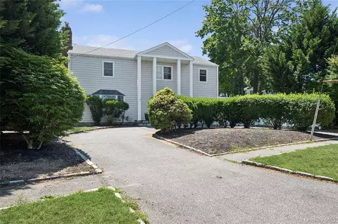 1954 Kirkwood Ave, Merrick, NY 11566