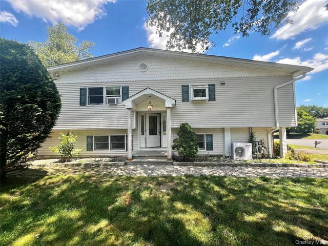 21 Vailshire Cir, Clarkstown, NY 10954