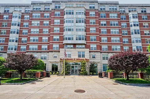 300 Mamaroneck Ave #419, White Plains, NY 10605