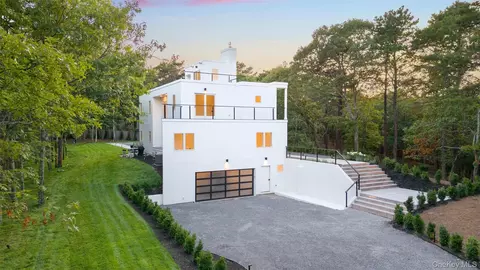 5 Bark Ct, East Hampton, NY 11937