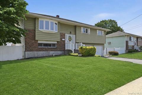 30 Oregon St, Deer Park, NY 11729