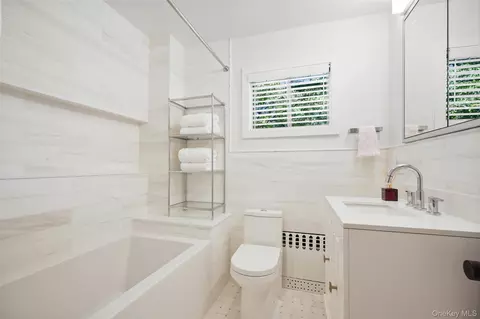 Bath - 26 Davis Ave, Rye, NY 10580 photo 4 of 5