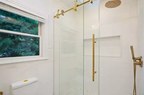 Bath - 26 Davis Ave, Rye, NY 10580 photo 3 of 5