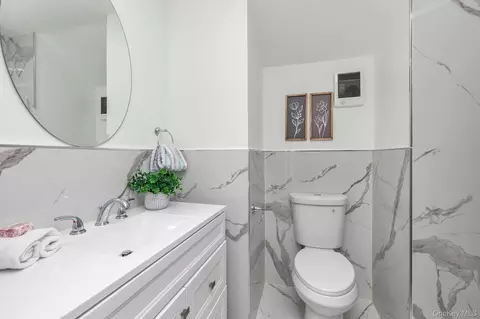 Bath - 43 Westside Ave, Freeport, NY 11520 photo 1 of 2