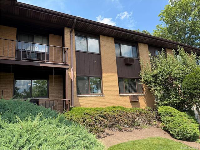 8 E Lawrence Park Dr #9, Orangetown, NY 10968