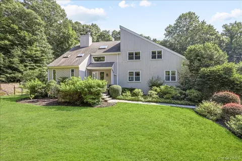 10 Woodland Ct S, Bedford, NY 10506