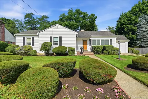 398 Ocean Ave, Massapequa, NY 11758