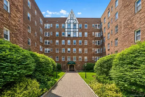 25 Parkview Ave #3A, Yonkers, NY 10708
